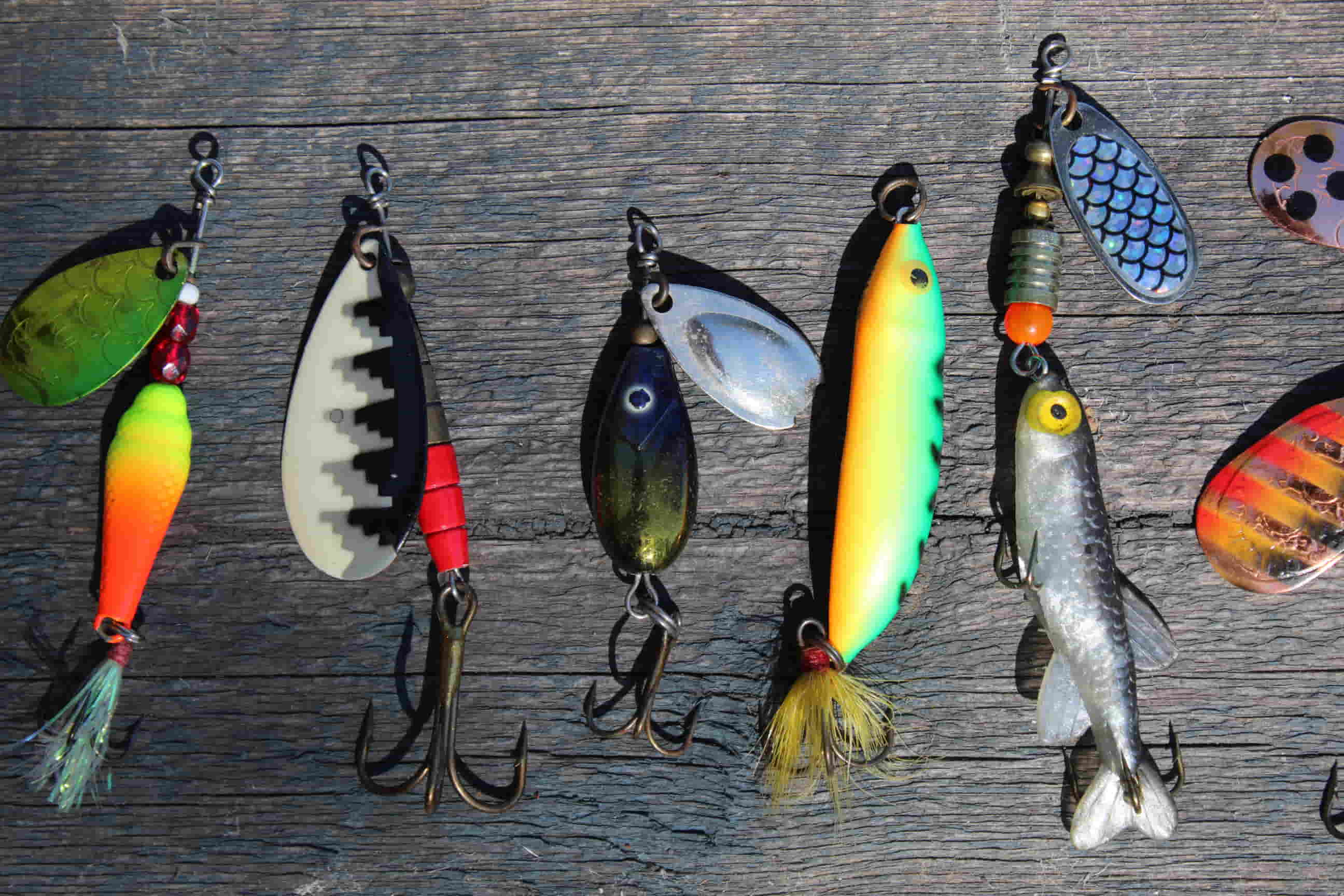 Fishing tackle spoons